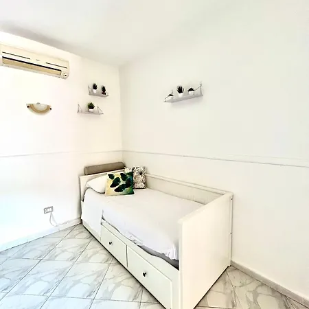 Santiago House نابولي